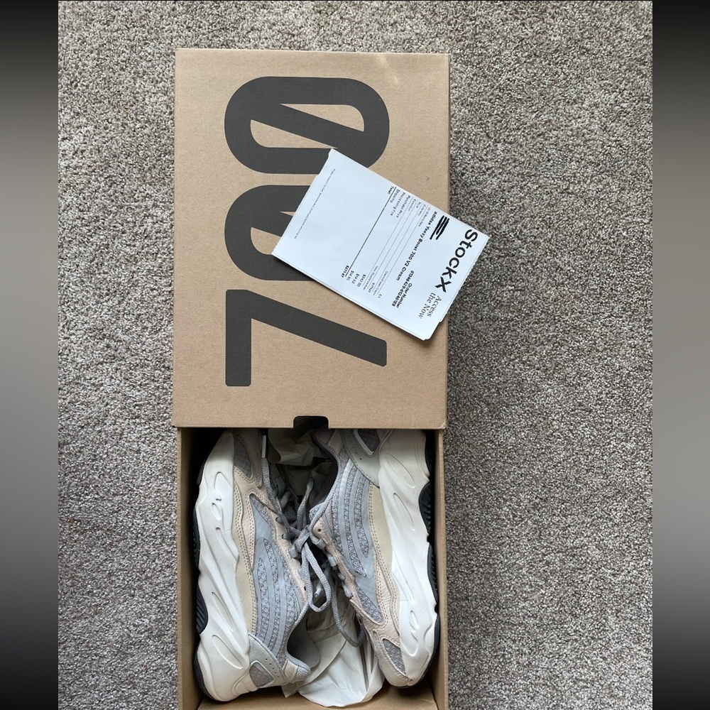 Adidas Yeezy Boost 700 V2